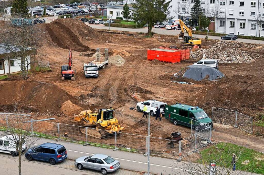 Weil auf einer Baustelle in Freiburg e...000 Menschen ihre Wohnungen verlassen.  | Foto: Thomas Kunz