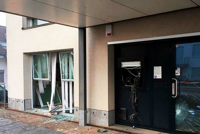 Dieser Bankomat in Schnenbuch im Kant...lland wurde im Februar 2019 gesprengt.  | Foto: Polizei BL
