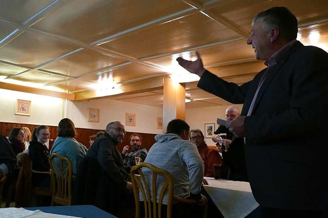 Werner Intlekofer startete seine Wahlkampftour in Lembach - mit Bravour.  | Foto: Stefan Limberger-Andris