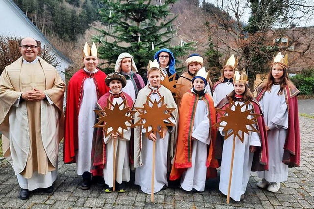 Eine der vielen Gruppen im mittleren E...al: die Sternsinger aus Obersimonswald  | Foto: Kath SEMES