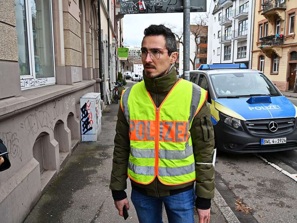 kan Cira, Pressesprecher der Polizei Freiburg am Rand des gesperrten Bereichs.