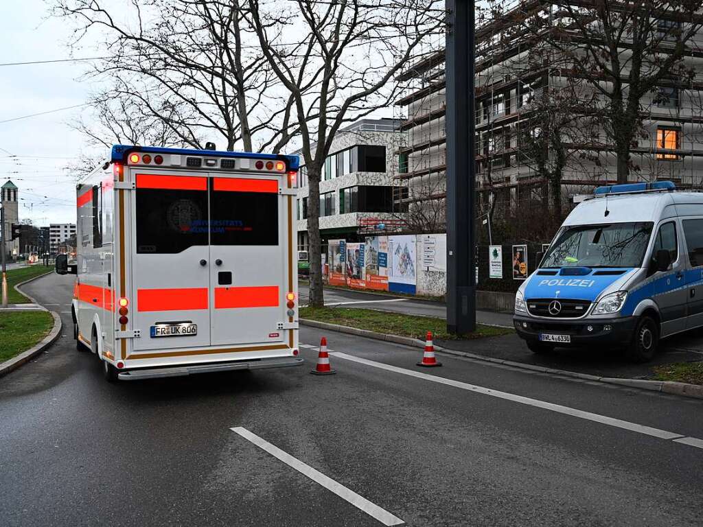 Rettungskrfte waren auch whrend der Evakuierung im Einsatz.