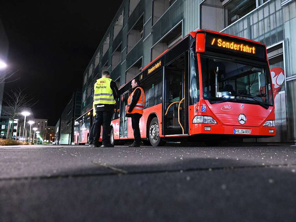 Fr evakuierte Anwohner stand auch ein Bus zur Verfgung.