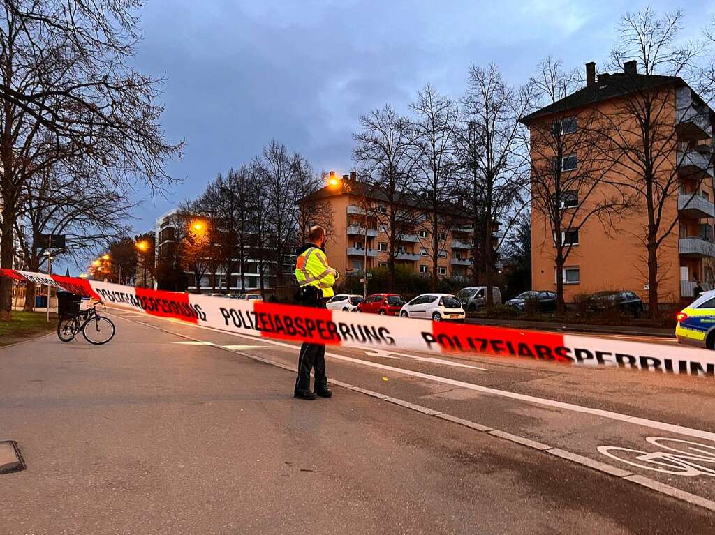 Bis 7:30 Uhr mussten Anwohnerinnen und Anwohner ihre Wohnungen und Huser im Evakuierungsgebiet verlassen haben.