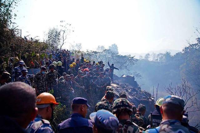 Passagiermaschine mit 72 Menschen an Bord stürzt in Nepal ab