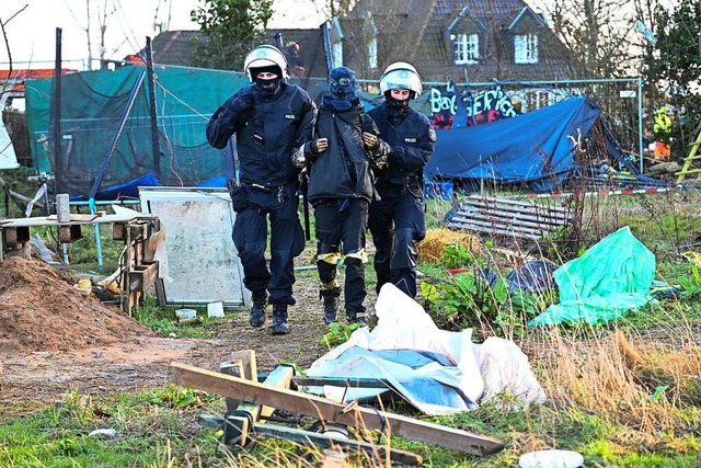 Nordrhein-Westfalen, Erkelenz, 15.01.2...maaktivisten in Ltzerath vom Gelnde.  | Foto: Federico Gambarini (dpa)