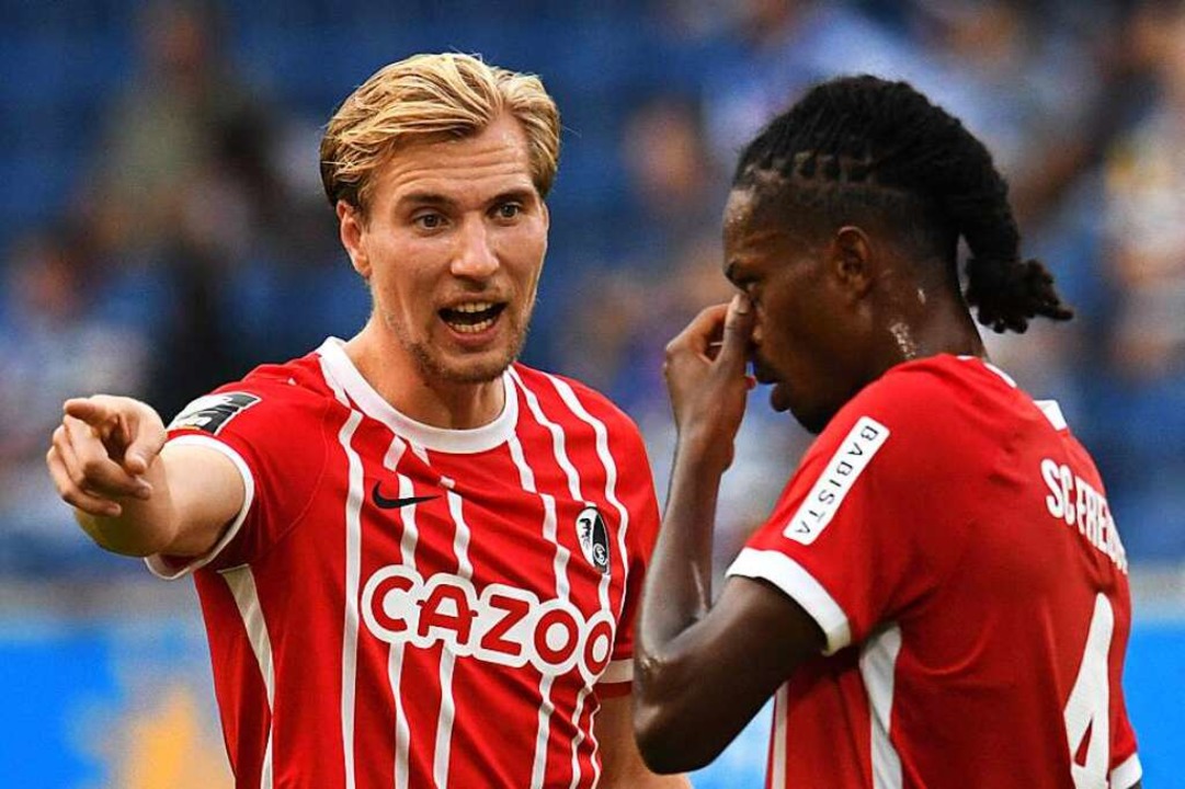Gesprchsbedarf:  SC-Angreifer Vincent Vermeij (links) und Jordy Makengo  | Foto: IMAGO/Eibner-Pressefoto/Thomas Thienel