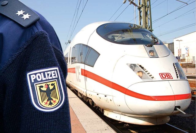 In den Fernzgen der Bahn, die  aus Ba...en, die illegal einzureisen versuchen.  | Foto: Bundespolizei