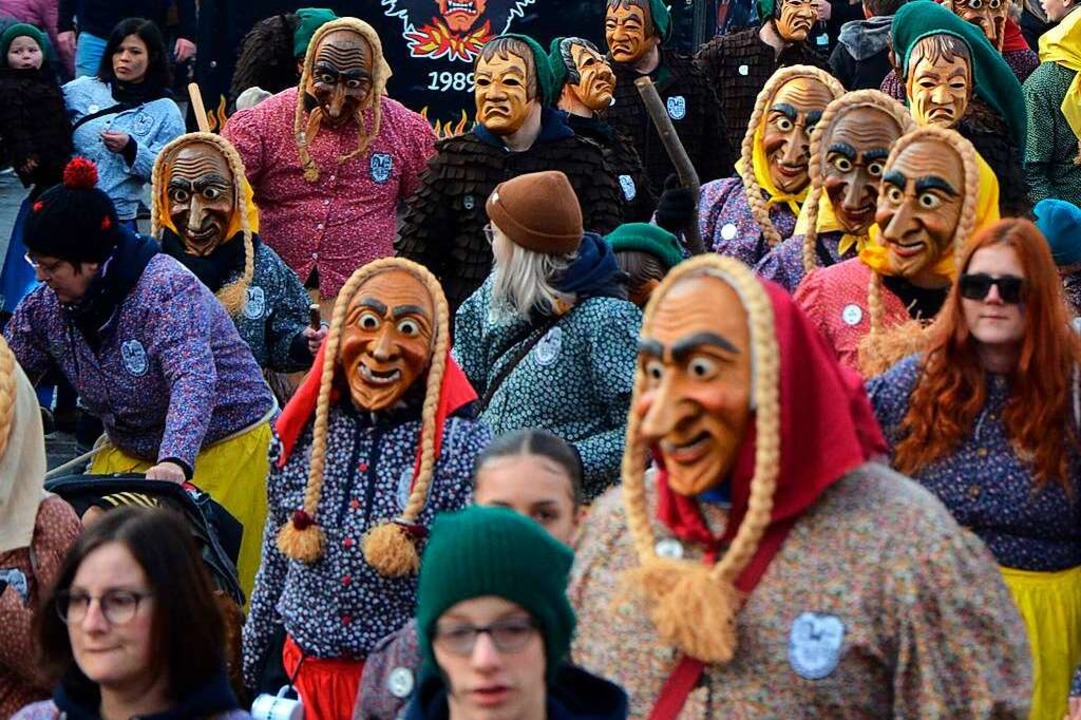 Ob mit Maske oder ohne, beim Jubiläums...lnehmer und Zuschauer jede Menge Spaß.  | Foto: Kathryn Babeck