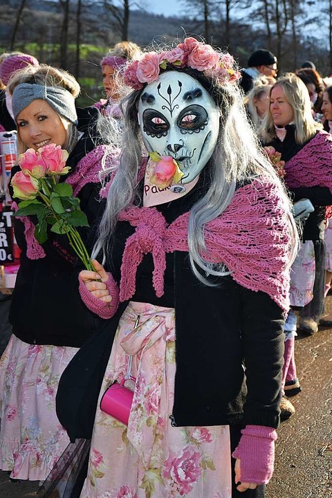 Jubilumsumzug der Chrbse-Clique Wittlingen und Narren allerorten feiern mit.  | Foto: Kathryn Babeck