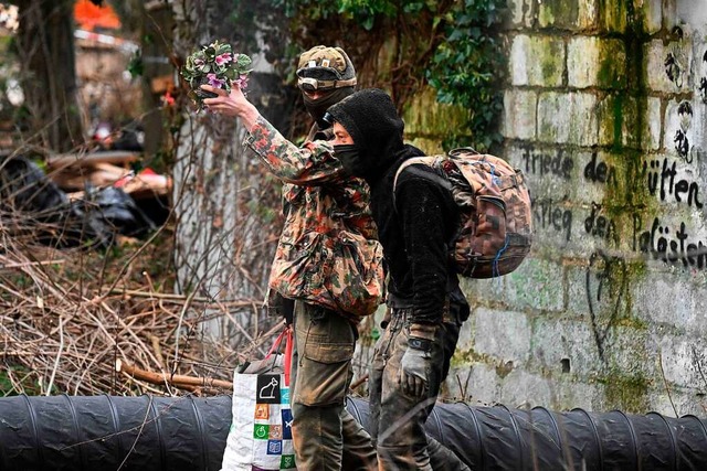 In einem Tunnel hatten sich noch zwei Aktivisten verschanzt.  | Foto: INA FASSBENDER (AFP)