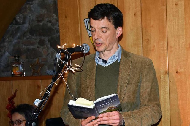 Thomas Binder bei der  Lesung im Ravennakeller  | Foto: Thomas Biniossek