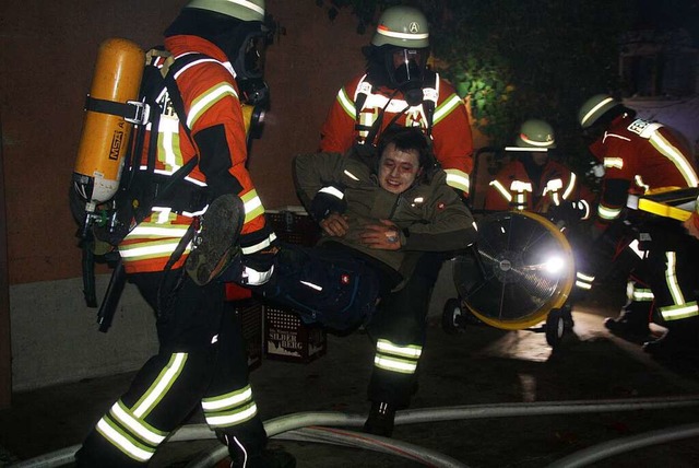 Einsatzkrfte der Bahlinger Feuerwehr ...ie notwendige Sicherheit im Ernstfall.  | Foto: Christiane Franz
