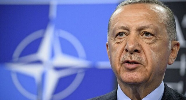 Seit Jahren hintertreibt  Recep Tayyip... Vorhaben der anderen Nato-Mitglieder.  | Foto: Bernd von Jutrczenka (dpa)