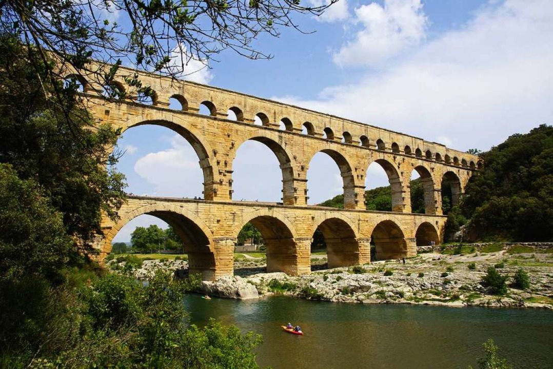 Prachtvoll und imposant: Der Pont du G...nen römischen Bauwerke in ganz Europa.  | Foto: M-TOURS Erlebnisreisen GmbH