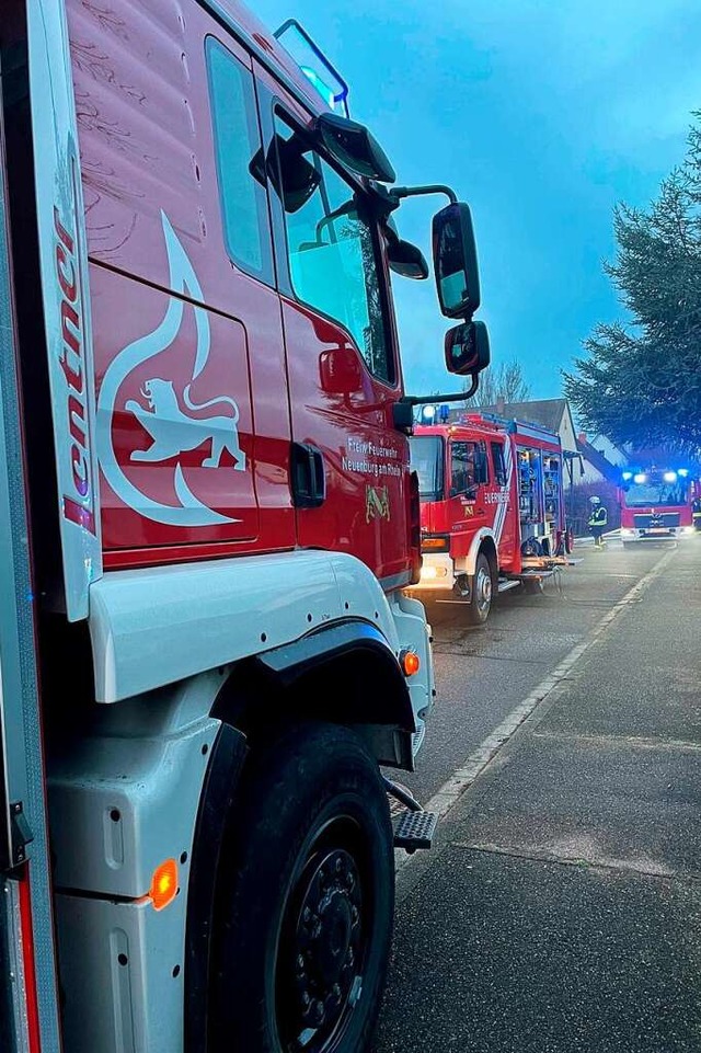 Die Feuerwehr ist mit zahlreichen Krf...satzstelle in die Blauenstrae geeilt.  | Foto: Feuerwehr Neuenburg