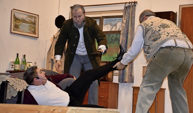 Turbulent ging es beim Theaterabend de...echlinsbergen in der Weinberghalle zu.  | Foto: Roland Vitt