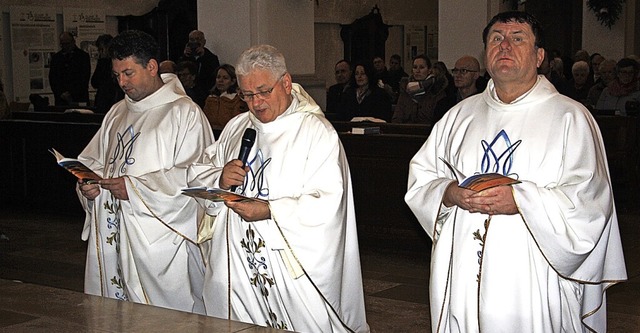 Im Rahmen eines festlichen Gottesdiens... und Slawomir ihr Gelbde (von links).  | Foto: Andreas Bhm