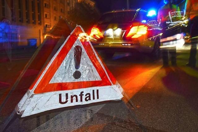 Drei Menschen verletzen sich bei einem Unfall auf der Vörstetter Straße in Gundelfingen