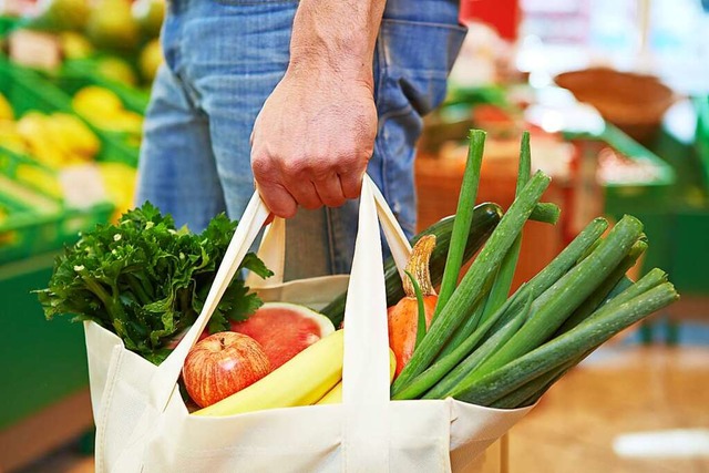 Statt selbst einzukaufen, kann man sic...dten die Lebensmittel liefern lassen.  | Foto: Robert Kneschke / stock.adobe.com