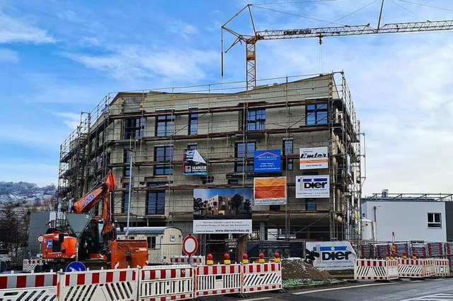 Noch wird an den Vogtsburg Arkaden geb...ollen die Wohnungen bezugsfertig sein.  | Foto: Stefan Ammann