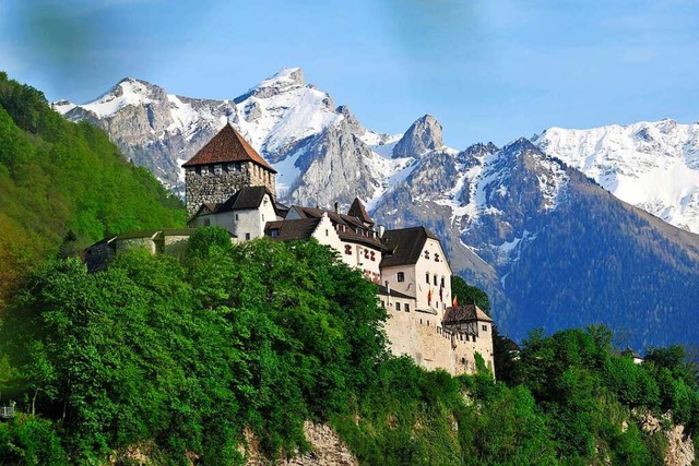 Thront ber der Hauptstadt Liechtensteins: Schloss Vaduz  | Foto: Martin Walser (Liechtenstein Markteting)