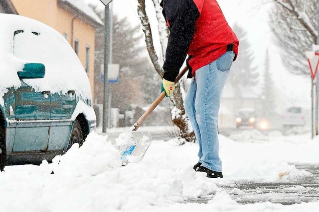 Die weie Pracht ist lngst nicht nur ...r gehen auch gewisse Pflichten einher.  | Foto: Felix Kstle (dpa)