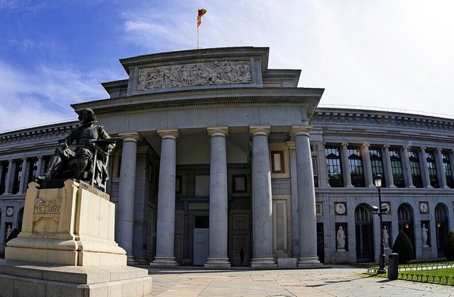 Zentrale Attraktion des Unesco-Weltkul...tberhmte Museum mit Velazquez-Statue.  | Foto: sergiodv via imago-images.de