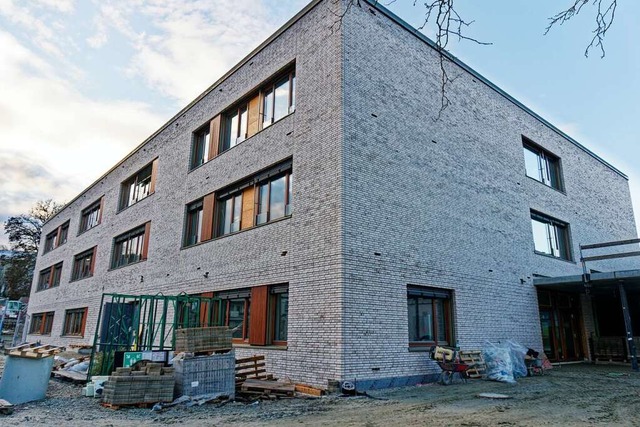 Der Bezug der neuen Grundschule in End...rien. Noch herrscht Baustellenbetrieb.  | Foto: Martin Wendel