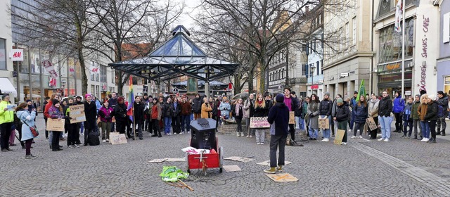 Knapp 150 Teilnehmende demonstrierten ...Rumung und den Abriss von Ltzerath.   | Foto: Ralf Burgmaier