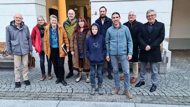 Die Umweltschtzer aus sechs Projekten...rs Foto vor das Rathaus in Schopfheim.  | Foto: Gerald Nill