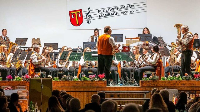 Die Feuerwehrmusik Mambach sorgte mit ihrem Antonikonzert fr gute Stimmung.  | Foto: Paul Eischet