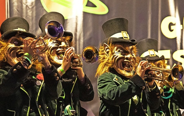 Die Gruppe Blchschade aus Neuershause...fnete das Festival in der Stadthalle.   | Foto: Hubert Gemmert