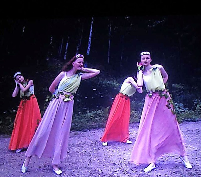 Szenen aus dem Grimmels-Film: Der Tanz...ldnymphen und Lysander im Zauberschlaf  | Foto: Susanne Kerkovius