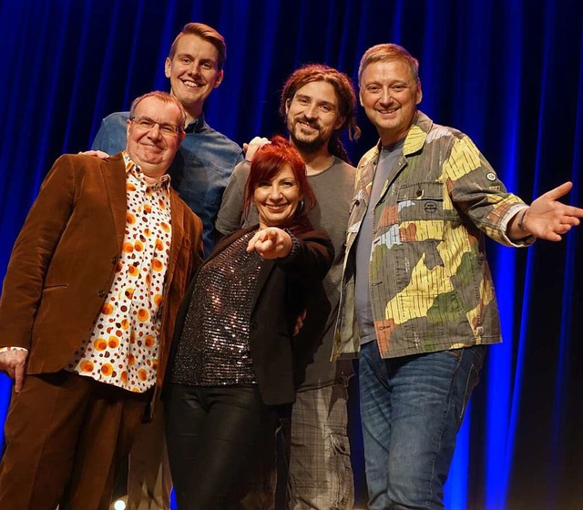 Einen bunten Mix aus Comedy, witzigen ...d Moderator Ole Lehmann auf die Bhne.  | Foto: Roswitha Frey