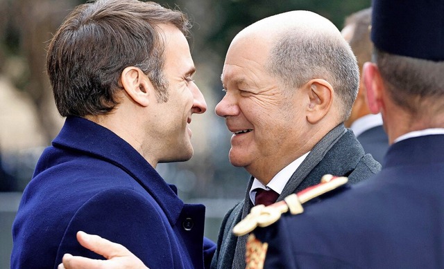Frankreichs Prsident Emmanuel Macron ...ndeskanzler Scholz am Sonntag in Paris  | Foto: LUDOVIC MARIN (AFP)