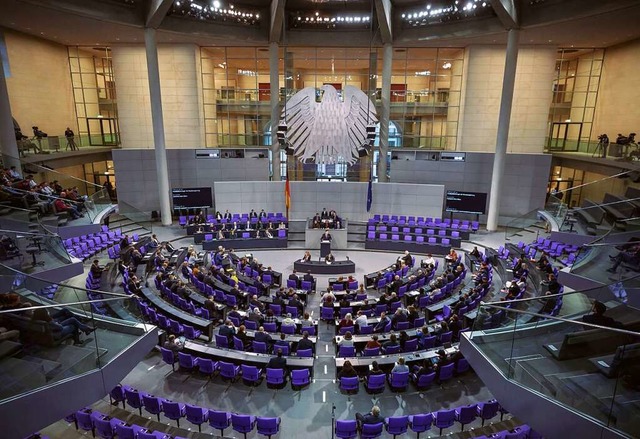 Der Bundestag ist zu gro. Das ist Kon...kann, wird weiter kontrovers errtert.  | Foto: Michael Kappeler (dpa)