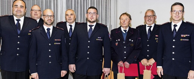 Christian Klein (rechts), Frank Stader...e Mitgliedschaft in der Feuerwehr aus.  | Foto: Gabriele Zahn