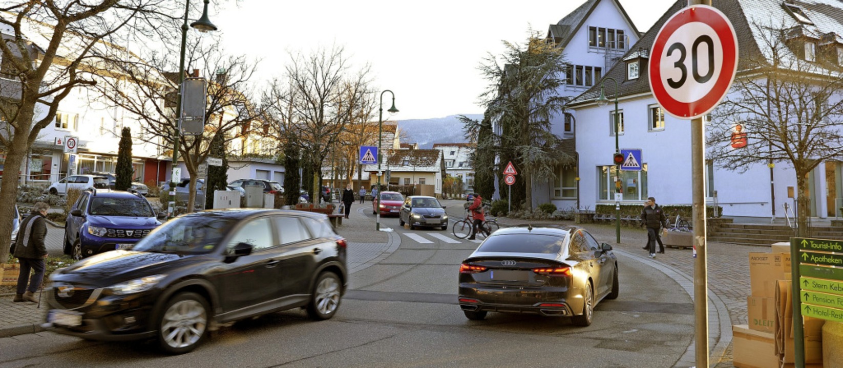 Auf der Schwarzwaldstraße in Kirchzarten gilt Tempo 30.   | Foto: Anton Schuler