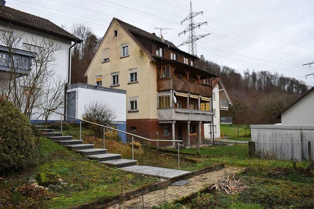 Das Gebude soll durch ein Mehrfamilie...fach so groer Kubatur ersetzt werden.  | Foto: Horatio Gollin