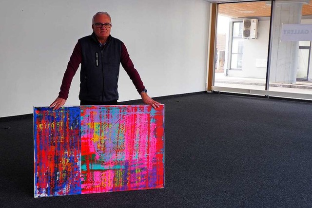Dieter Korb ist begeistert von den Aus...r auch eigene Kunst prsentieren wird.  | Foto: Herbert Frey