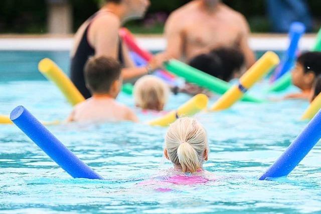 Schwimmen lernen: Mit diesen Tipps wird das Kind zur Wasserratte
