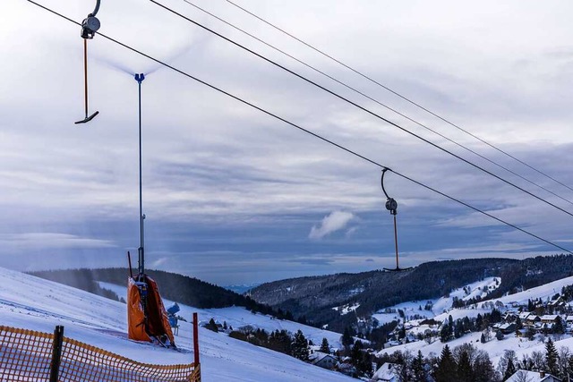 Endlich weie Hnge, hier in Todtnaube...Temperaturen und dann auch der Schnee.  | Foto: Philipp von Ditfurth (dpa)