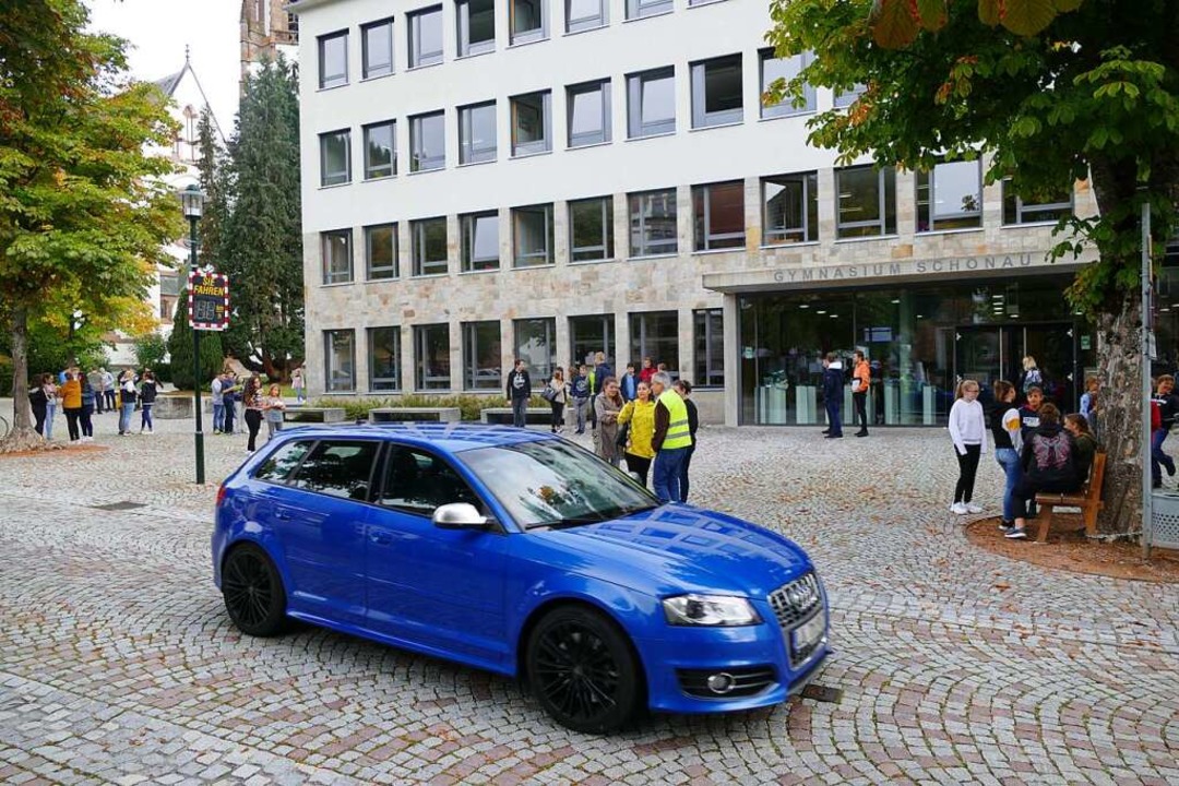 In der Talstraße kommt es immer wieder...nen zwischen Autofahrern und Schülern.  | Foto: Sattelberger
