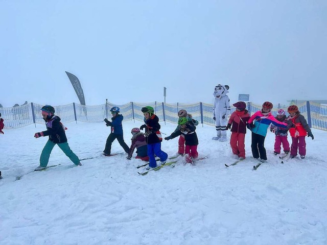 Auf die Pltze, fertig, los! Viele Sch... Maskottchen vom Deutschen Skiverband.  | Foto: Merlin Frey