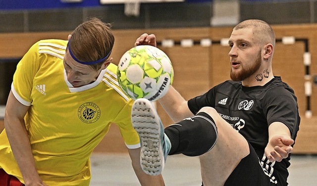 2:9 in Freiburg: Futsaler Julian Ernst (re.) verlor mit Niederhof.   | Foto: Achim Keller