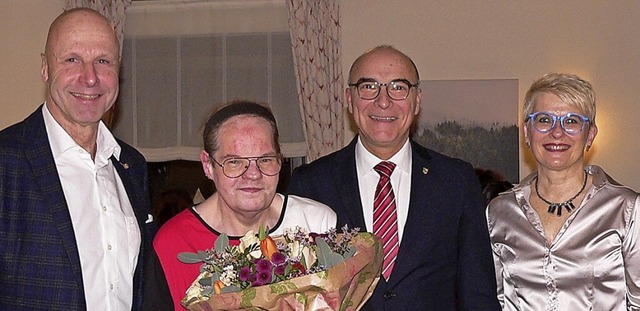 Hans-Peter (links) und Ulrika Riegger ... Glckwnsche des Ministerprsidenten.  | Foto: Kurt Meier