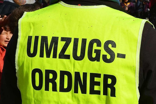 Ohne Ordner geht es am Umzug nicht.  | Foto: Hannes Lauber