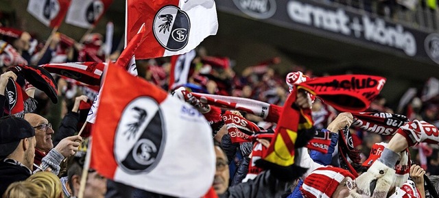 Gegen Eintracht Frankfurt werden wiede...on gehen und ihre Mannschaft anfeuern.  | Foto: Tom Weller (dpa)