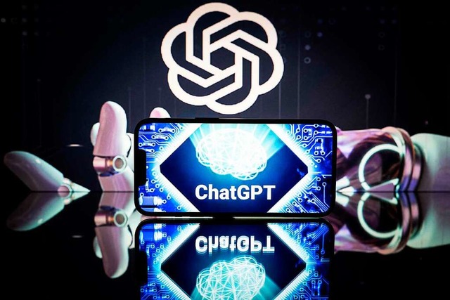 Ein Chatbot wie ChatGPT, ist ein Sprachroboter, der Fragen beantworten kann.  | Foto: LIONEL BONAVENTURE (AFP)